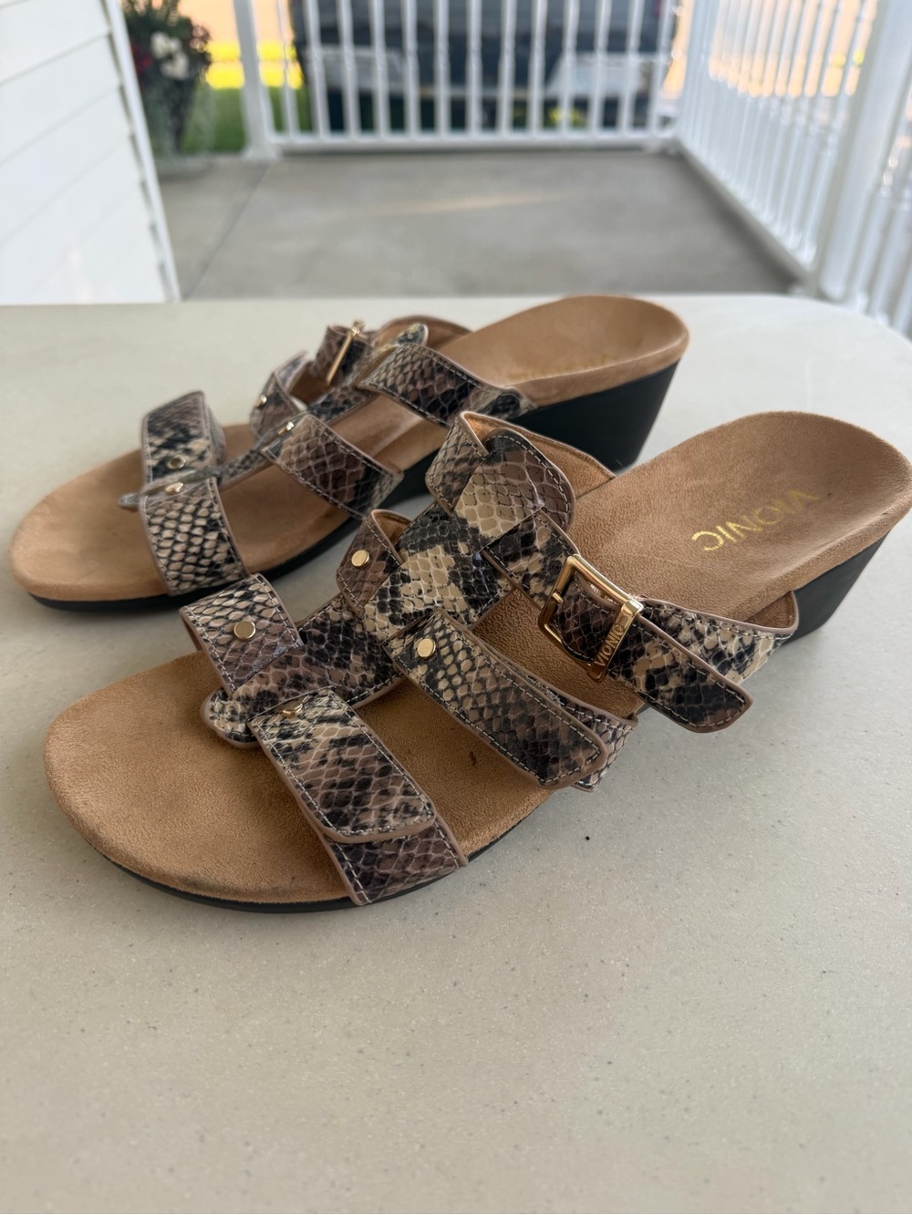 Vionic Radia Brown Snake-Print Leather Wedge Sandals Adjustable Straps 9Wide NEW